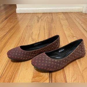 Born cranberry metallic flats